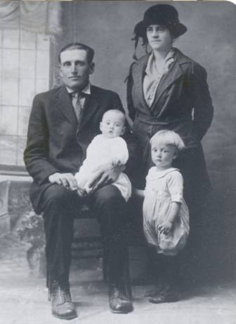 Picture of Fred, Inez, Lawrence, and Maurice Lyness
